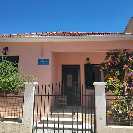 το σπίτι με τις βουκαμβίλιες Αγία Ευφημία
