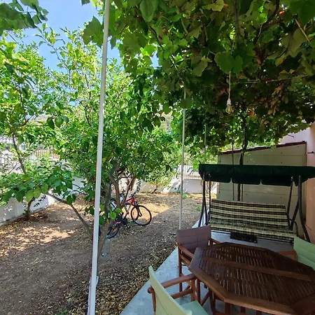 το σπίτι με τις βουκαμβίλιες Αγία Ευφημία